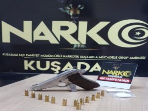 Kuşadası’nda Durdurulan Şüpheli Araçtan Uyuşturucu Ve Ruhsatsız Silah Çıktı