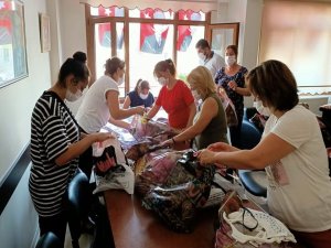 Bayramlık Alıp 376 Çocuğun Yüzünü Güldürdüler