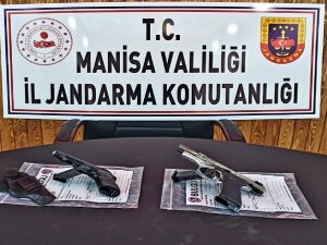 Manisa’da Otomobilden Ruhsatsız Silah Çıktı