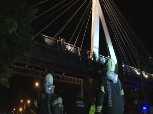 Sokağa Çıkma Kısıtlamasında Alkollü Şahsın Üst Geçitte İntihar Girişimi