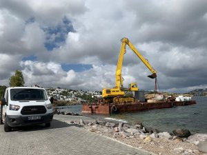 Kepçe İle Denizin Dibini Kazdılar, Çuvallar Dolusu Kum Getirdiler