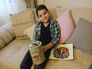 Minik Eymen, Ölen Kardeşiyle Biriktirdiği Parayı İhtiyaç Sahiplerine Bağışladı