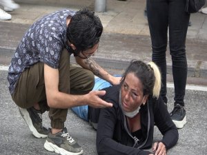 Köpekten Korkan Kadın Motosikletten Düşerek Yaralandı