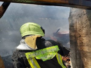Ahır Yangını İtfaiyenin Zamanında Müdahalesiyle Söndürüldü