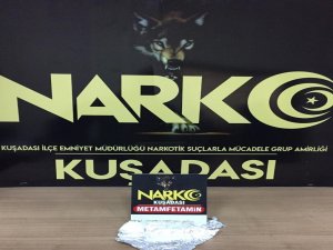 Kuşadası’nda Sokağa Çıkma Kısıtlamasına Uymayan Şüphelinin Üzerinden Uyuşturucu Çıktı