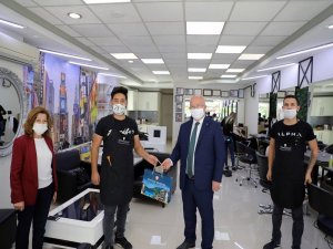 Başkan Gümüş Maske Ve Önlük Dağıttı