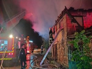 90 Yaşındaki Adam Çıkan Yangından Feci Şekilde Can Verdi