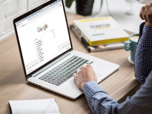 Doktora Gidemeyen İnternete Sarıldı