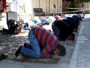 Camiler Yeniden İbadete Açıldı