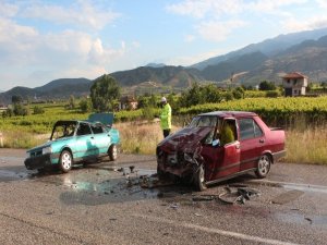 Alaşehir’de Trafik Kazası: 5 Yaralı