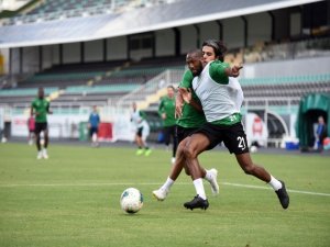 Denizlispor Aylar Sonra Evinde, Atatürk Stadyumu’nda Antrenmana Çıktı