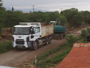 Turgutlu’da Sulama Kanalları Temizleniyor