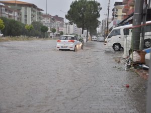 Soma’da Aşırı Yağış Hayatı Felç Etti