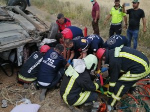 Otomobil Şarampole Yuvarlandı: 3 Yaralı