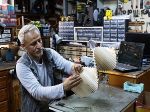 Ali Öğretmenin Yaptığı Ahşaptan Rüzgar Gülleri Görsel Şölen Sunuyor