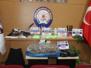 İzmir’deki Dev Uyuşturucu Çetesi Operasyonuna 800 Polis Katıldı