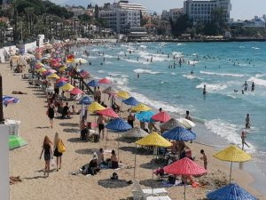 Sınavdan Çıkan, Plaja Koştu