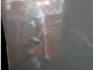 Köpeğini Yıkamak İçin Oto Yıkamacıya Getirdi, Suyun Altında İşkence Yaptı