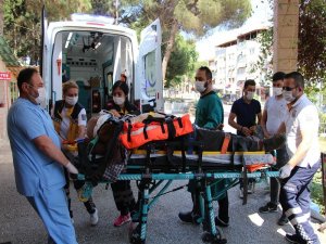 Traktörden Düşen Yaşlı Adam Yaralandı