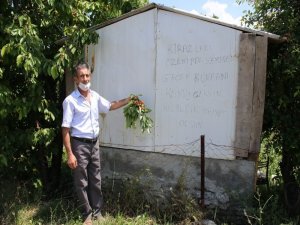 Bahçesine "Özenipte Yemeden Geçen Günahını Kendi Çeksin" Yazdı
