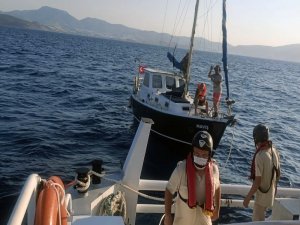 Bodrum Açıklarında Makine Arızası Yapan Tekne Kurtarıldı