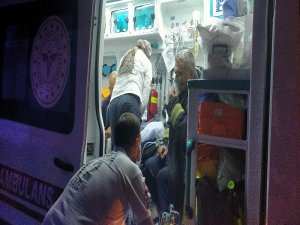 Fabrika Yangınında İtfaiye Erleri Dumandan Etkilendi