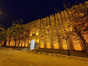 Tarihi Öküz Mehmet Paşa Kervansarayı’nın Cephe Aydınlatması Yenilendi