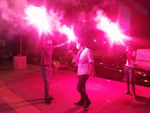 İzmir Otogarı’nda Davullu Zurnalı Asker Uğurlaması