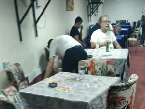 İzmir’de Hayvanseverler Derneğine Kumar Baskını