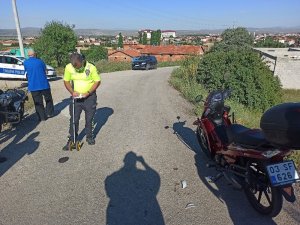 Şuhut’ta Motosikletler Kafa Kafaya Çarpıştı: 2 Yaralı