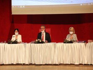 Başkan Arda, ’Beni Koltuktan İndirmek İsteyenler Hayal Görüyor’