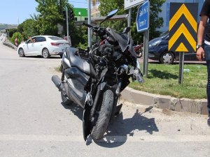 Otomobil İle Motosiklet Çarpıştı: 1 Yaralı