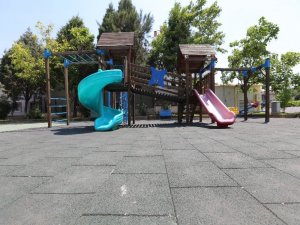 Efeler Belediyesi Parkları Kauçuk Zeminle Kapladı