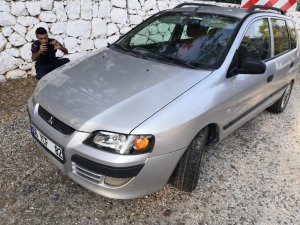 Turgut Şelalesi’ne Yiyecekle Giren Yerli Turistlerin Aracını Haritaya Çevirdiler