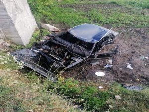 Hurdaya Dönen Otomobilden Şans Eseri Kurtuldu