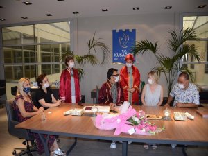 Rus Gelinin Nikahı, Başkanlık Makamında Kıyıldı