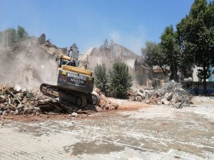 Tarihi Okulun Yıkımına Başlandı