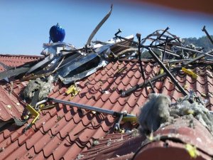 Otelin Su Tankı Patladı, 2 Kişi Yaralandı