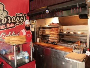 Tekin Usta’nın İzmir Usulü Kokoreci Türkiye’ye Açılıyor