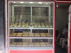 Yüzük Alma Bahanesi İle 5 Bin Tl Değerinde Yüzükleri Çaldı