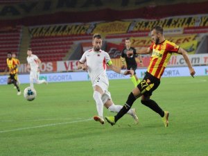 Süper Lig: Göztepe: 0 - Gençlerbirliği: 2 (İlk Yarı)