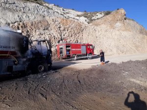 Gölet Çalışmasında Yanan Arazöz Kullanılamaz Hale Geldi