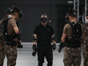 Polis 46 Adrese Operasyon Yaptı 22 Kişi Kıskıvrak Yakalandı