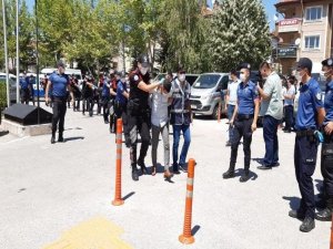 Düğünde Polisleri Yaralayan 6 Kişiden 5’i Tutuklandı