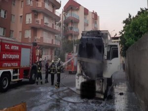 Söke’de Park Halindeki Kamyon Yandı