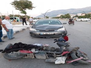 Otomobil İle Elektrikli Bisiklet Çarpıştı: 1 Yaralı