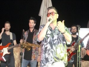 Annesini Kaybeden Metin Arolat: "Hayata Tutunmaya Çalışıyorum"