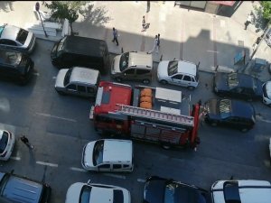 İhbara Giden İtfaiye Araçları, Park Eden Araçlar Yüzünden Mahsur Kaldı