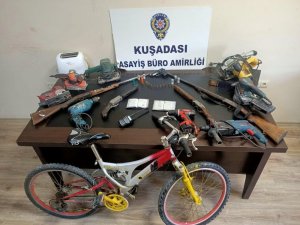 Hırsızlık Şüphelisinin Saklandığı Ev Cephaneliği Aratmadı