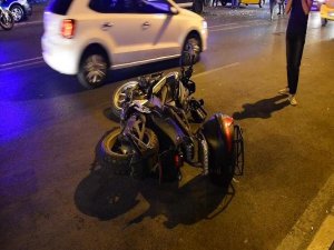 İzmir’de Trafik Kazası: 1’i Polis 2 Yaralı